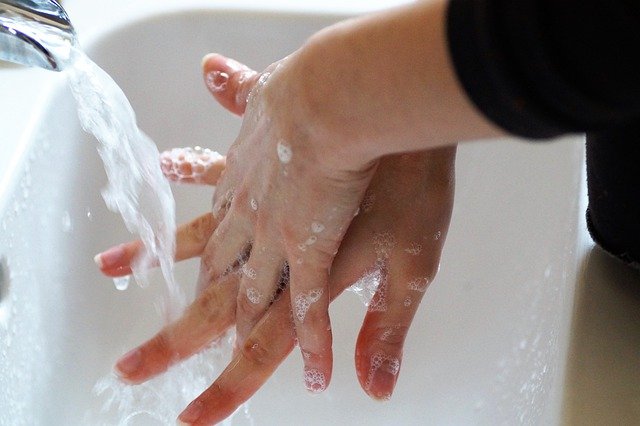 cuci tangan pakai sabun agar terhindar dari penyebab mencret